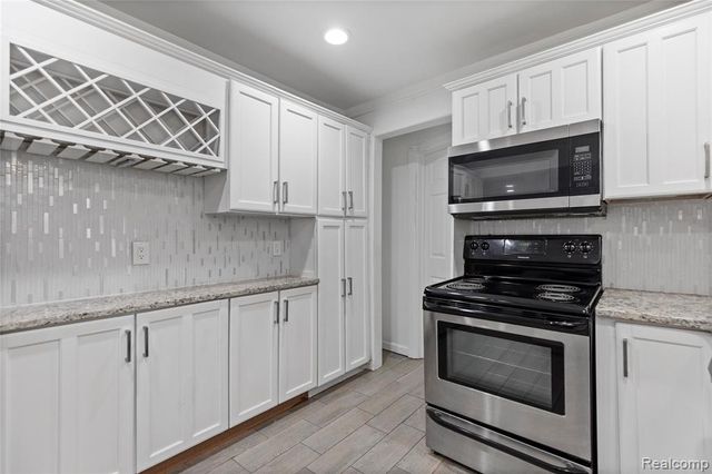 22712 Clairwood Street, Saint Clair Shores, MI 48080