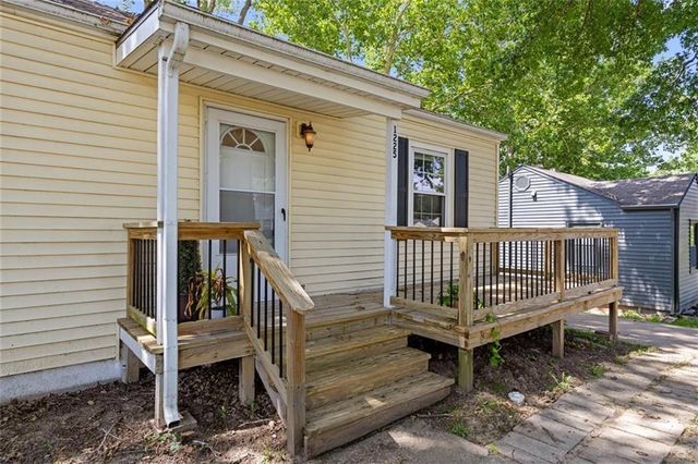 1225 43rd Street, Kansas City, MO 64116