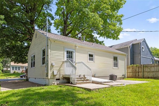 1225 43rd Street, Kansas City, MO 64116