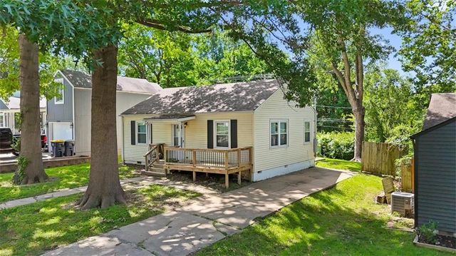 1225 43rd Street, Kansas City, MO 64116