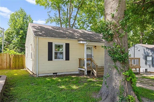 1225 43rd Street, Kansas City, MO 64116