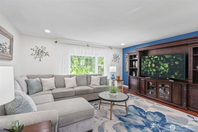 6878 Helena Drive NE, Bremerton, WA 98311