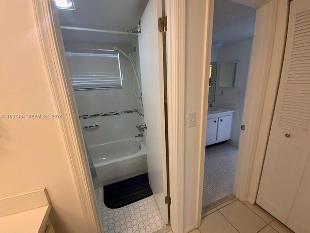 9311 Orange Grove Dr 405, Davie, FL 33324