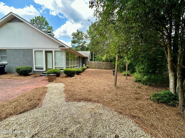 6 Briarwood Place, Pinehurst, NC 28374