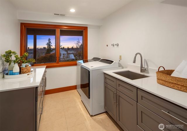 4544 49th Avenue NE, Seattle, WA 98105