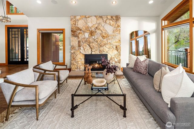 4544 49th Avenue NE, Seattle, WA 98105