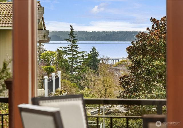 4544 49th Avenue NE, Seattle, WA 98105