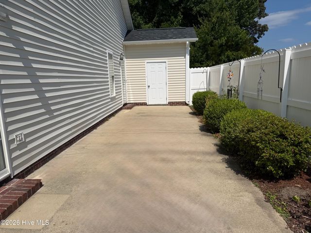 2059 Briarwood Drive, Kinston, NC 28501
