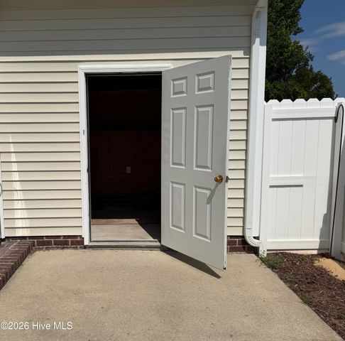 2059 Briarwood Drive, Kinston, NC 28501