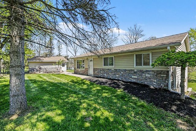 1405 Swarthout Road, Pinckney, MI 48169