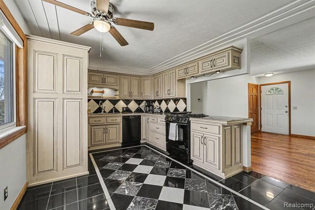 1405 Swarthout Road, Pinckney, MI 48169