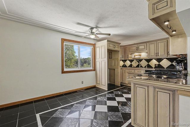 1405 Swarthout Road, Pinckney, MI 48169