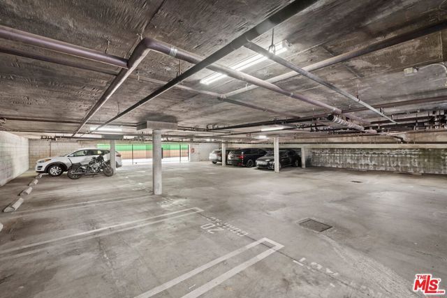 18620 Burbank Boulevard, Tarzana (los Angeles), CA 91356
