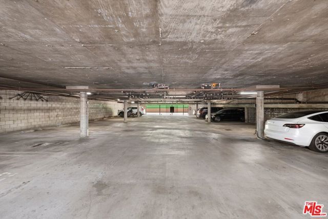 18620 Burbank Boulevard, Tarzana (los Angeles), CA 91356