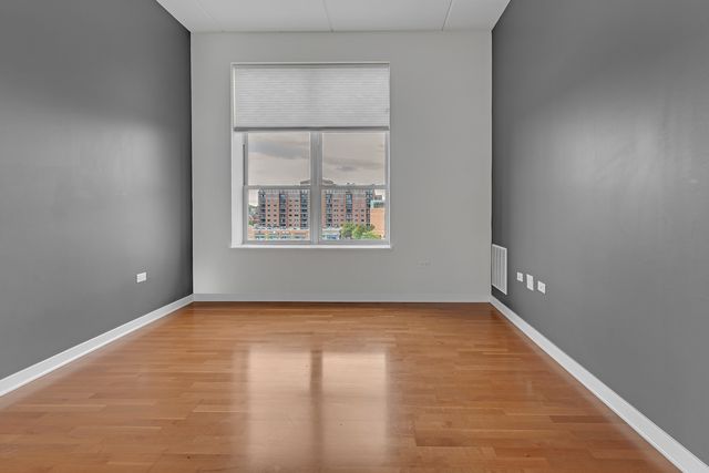 647 Metropolitan Way 508, Des Plaines, IL 60016