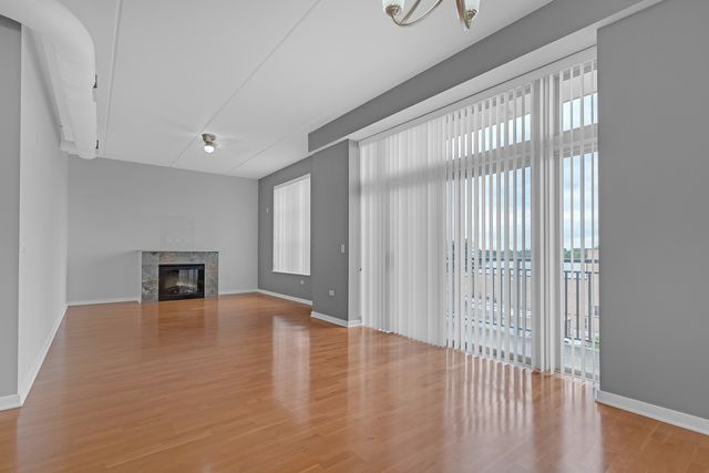 647 Metropolitan Way 508, Des Plaines, IL 60016
