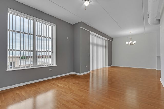 647 Metropolitan Way 508, Des Plaines, IL 60016