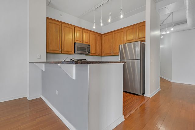 647 Metropolitan Way 508, Des Plaines, IL 60016