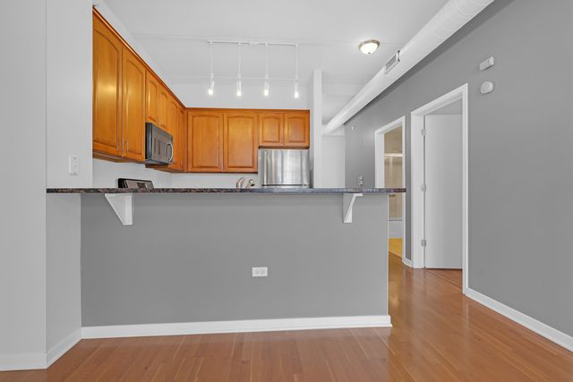 647 Metropolitan Way 508, Des Plaines, IL 60016