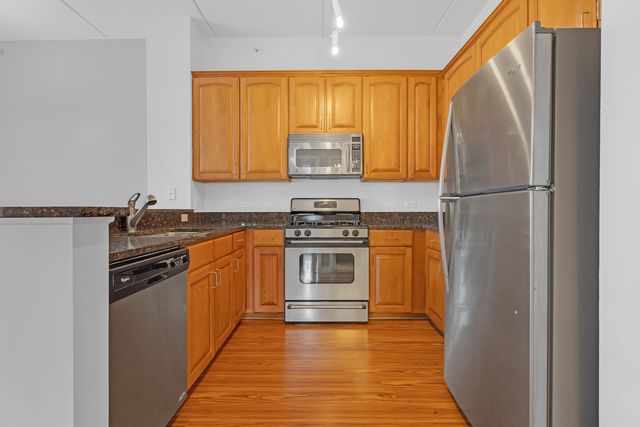 647 Metropolitan Way 508, Des Plaines, IL 60016