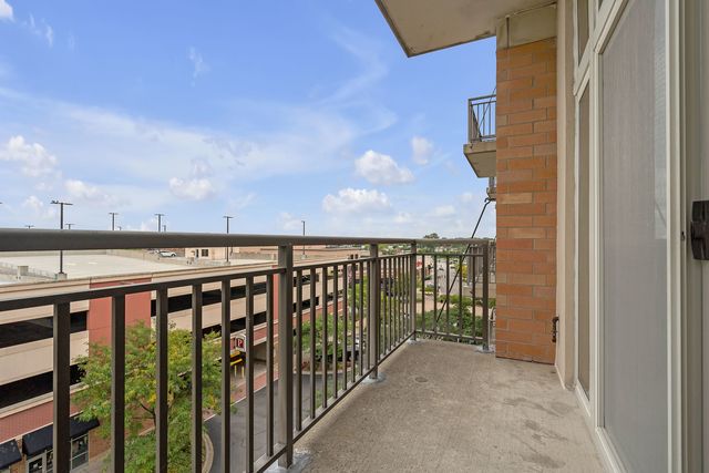 647 Metropolitan Way 508, Des Plaines, IL 60016