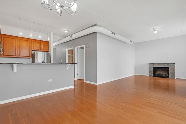 647 Metropolitan Way 508, Des Plaines, IL 60016