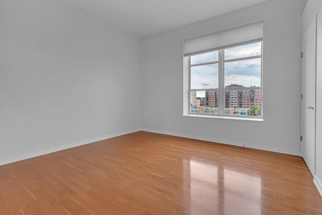 647 Metropolitan Way 508, Des Plaines, IL 60016