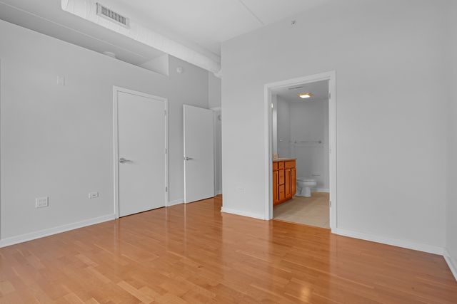 647 Metropolitan Way 508, Des Plaines, IL 60016