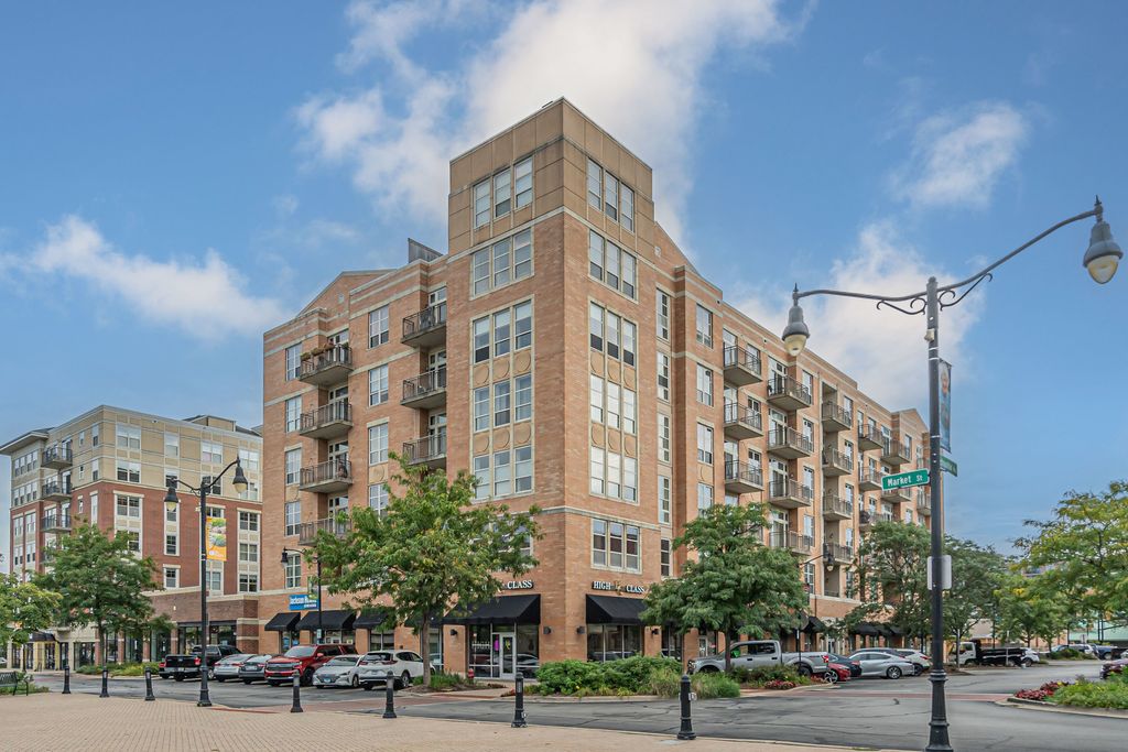 647 Metropolitan Way 508, Des Plaines, IL 60016