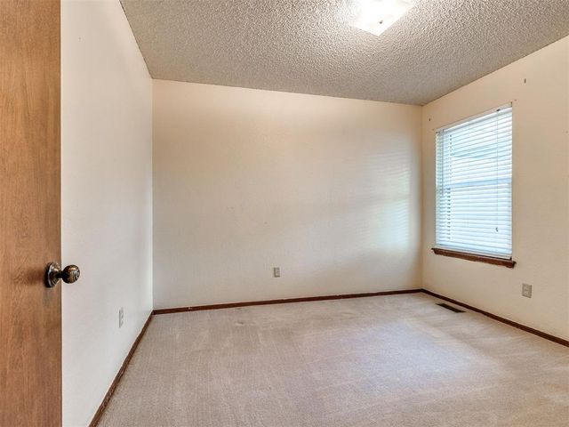 509 Old English Road, Edmond, OK 73003