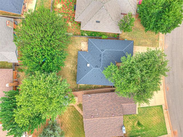 509 Old English Road, Edmond, OK 73003