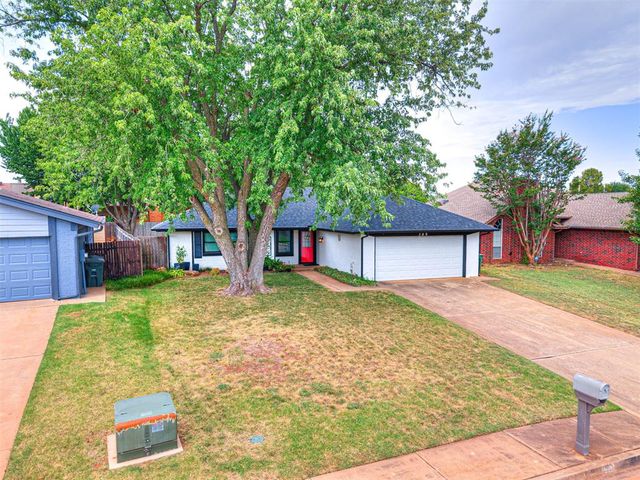 509 Old English Road, Edmond, OK 73003