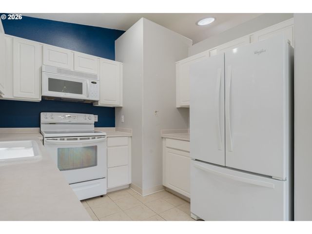 6504 Ne CHESTNUT St, Hillsboro, OR 97124
