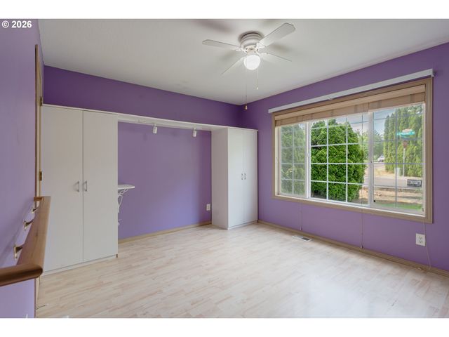 6504 Ne CHESTNUT St, Hillsboro, OR 97124