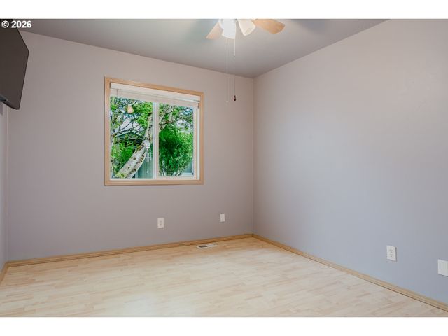 6504 Ne CHESTNUT St, Hillsboro, OR 97124