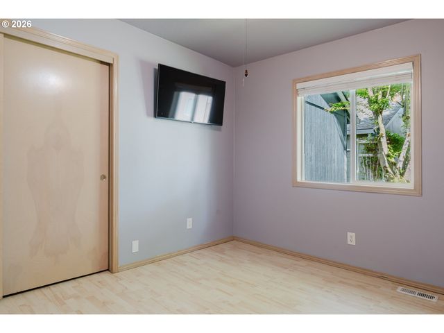 6504 Ne CHESTNUT St, Hillsboro, OR 97124