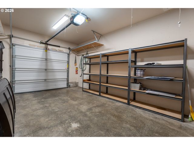 6504 Ne CHESTNUT St, Hillsboro, OR 97124