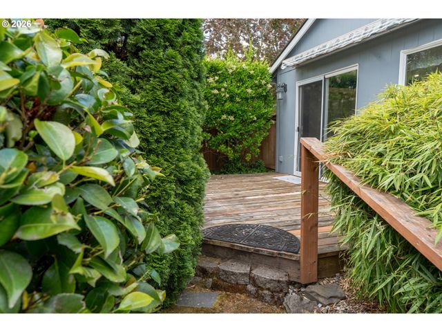 6504 Ne CHESTNUT St, Hillsboro, OR 97124