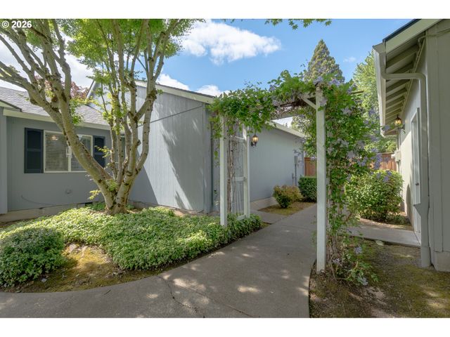 6504 Ne CHESTNUT St, Hillsboro, OR 97124