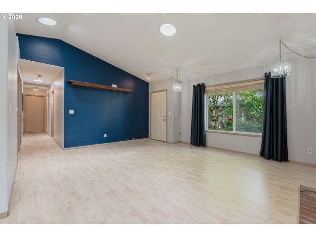 6504 Ne CHESTNUT St, Hillsboro, OR 97124