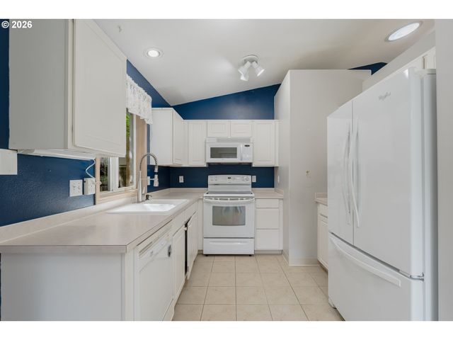 6504 Ne CHESTNUT St, Hillsboro, OR 97124