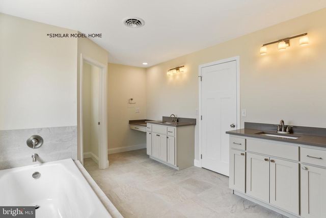 1669 GREENSIDE CT, Chambersburg, PA 17202
