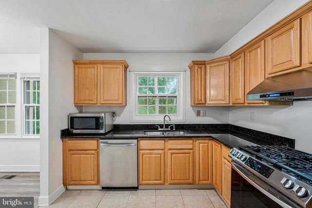 14707 BENTLEY SQ, Centreville, VA 20120