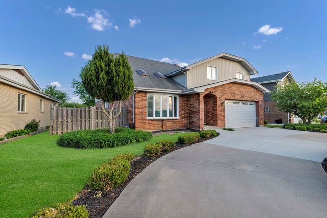 1441 W AUTUMN Trail, Addison, IL 60101