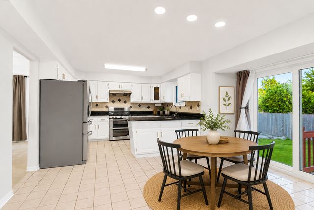 1441 W AUTUMN Trail, Addison, IL 60101