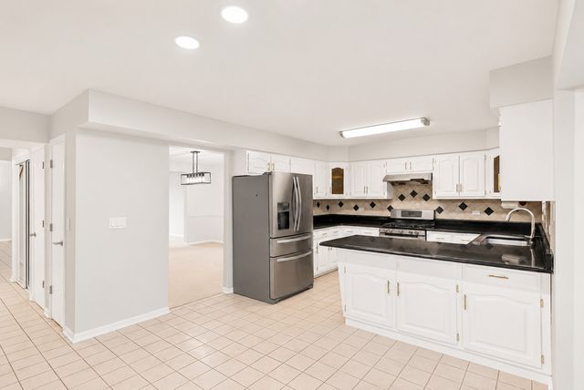 1441 W AUTUMN Trail, Addison, IL 60101