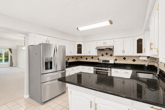 1441 W AUTUMN Trail, Addison, IL 60101