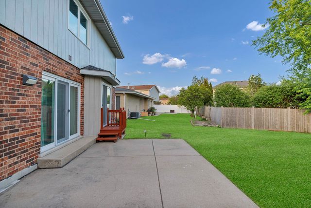1441 W AUTUMN Trail, Addison, IL 60101