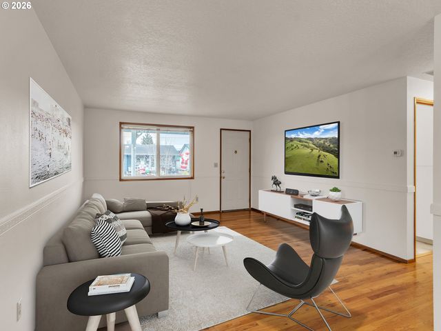 1749 THOMPSON Rd, Woodburn, OR 97071