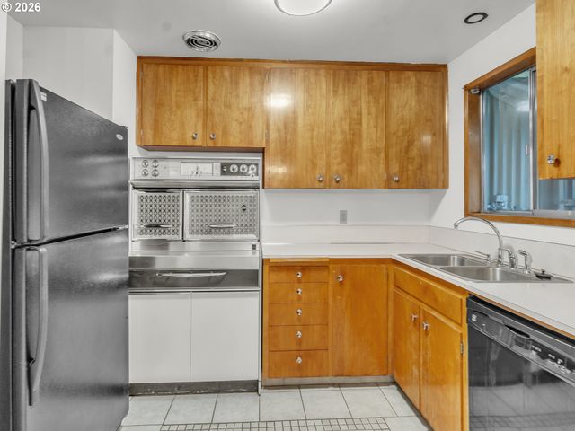 1749 THOMPSON Rd, Woodburn, OR 97071